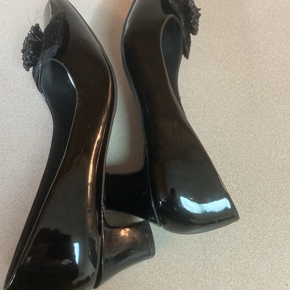 Torts Caliente size 11M black patent leather pumps 2 1/2” heels - preowned - Picture 6 of 11